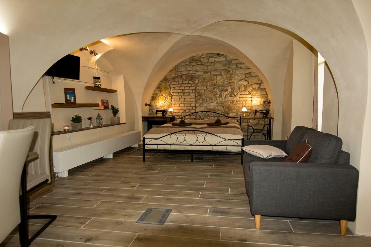 Apartman U Gotickeho Dvojcete Litomerice Ngoại thất bức ảnh